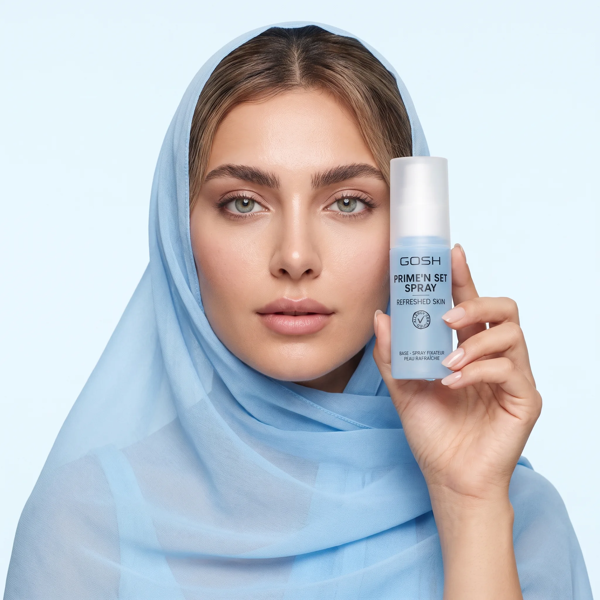 اسپری فیکس و پرایمر گاش مدل Prime'n Set در دست مدل