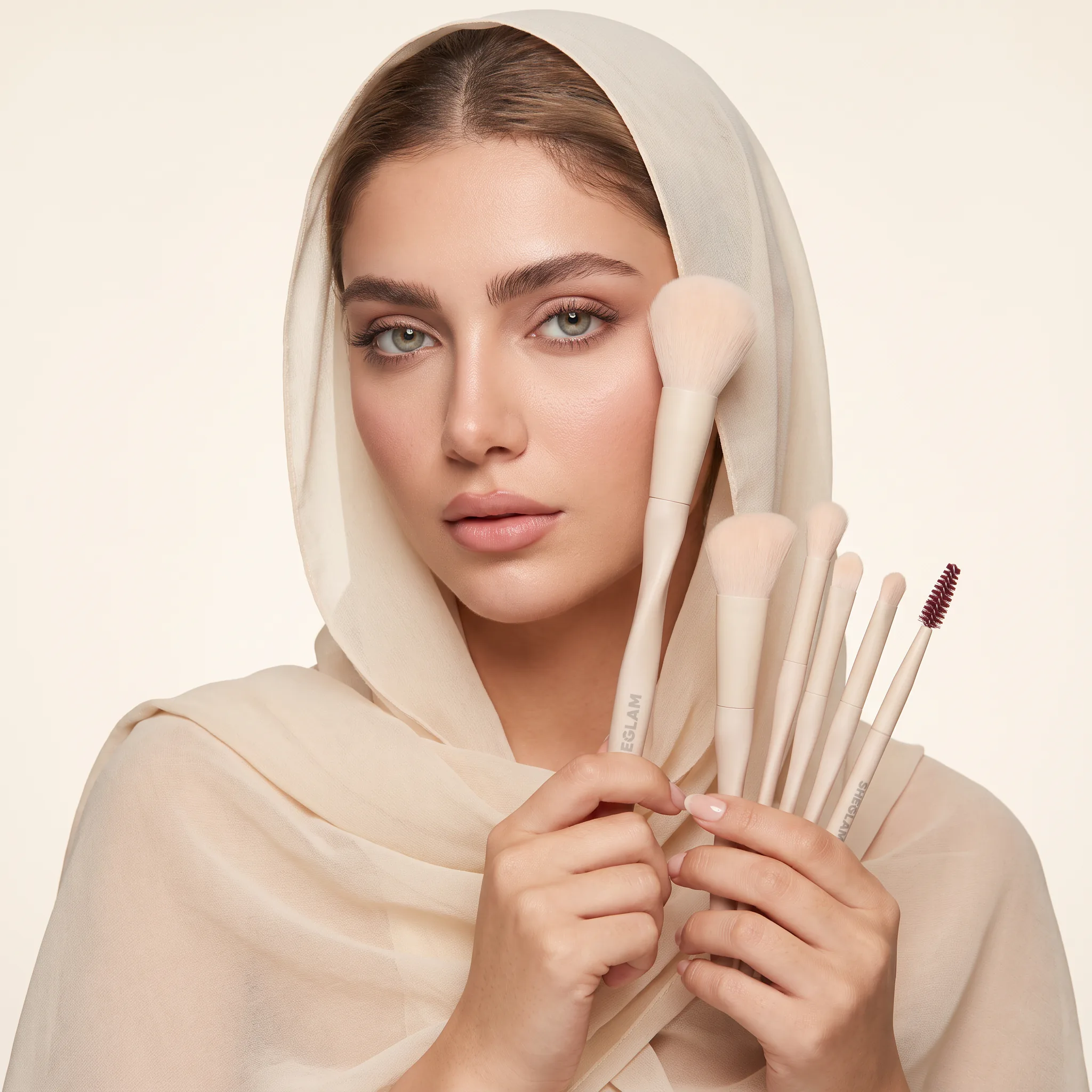 ست براش ۶ عددی شیگلم مدل Pro Core در دست مدل